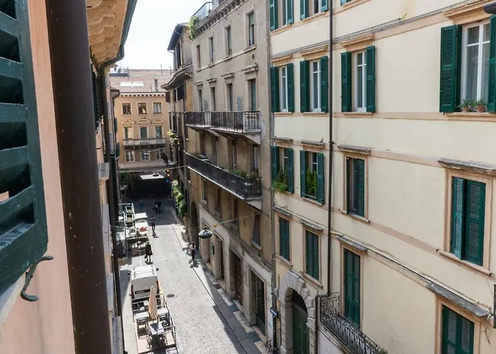 Domus - Accogliente Residenza Rocchetto A 25mt Da Piazza Erbe Lägenhet *