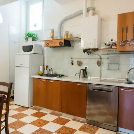 Accogliente Residenza Rocchetto A 25mt Da Piazza Erbe - Domus *